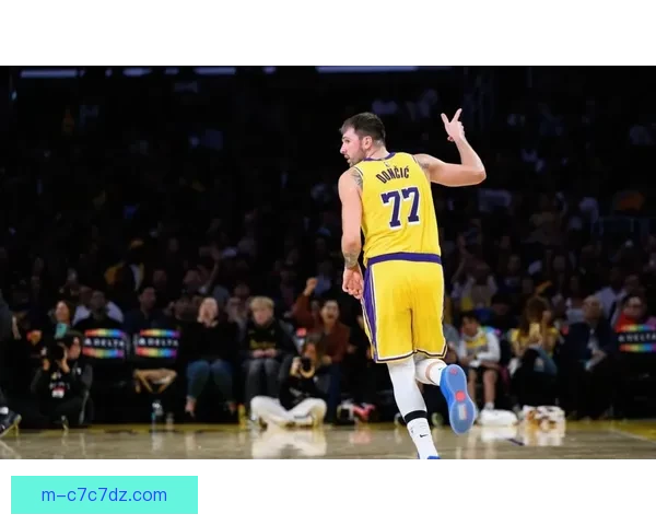 东契奇三双难救爱德华兹低迷湖人轻取森林狼